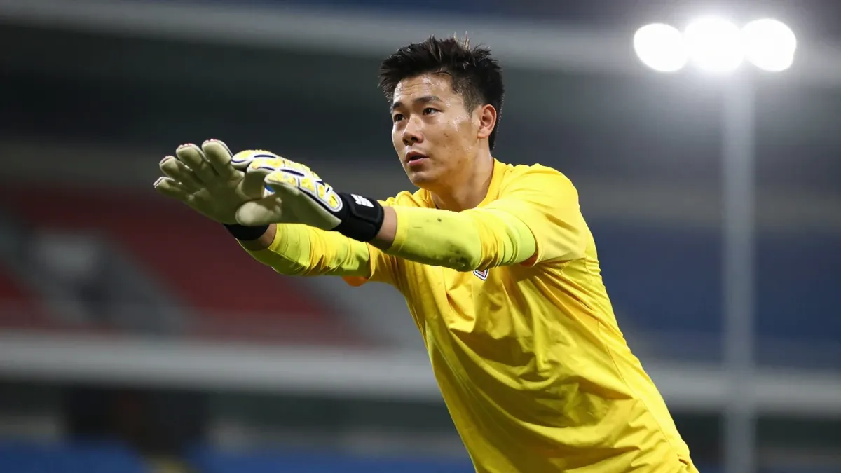 Harrogate Town bolster their squad with the loan signing of Bolton Wanderers goalkeeper Luke Hutchinson, who made 44...